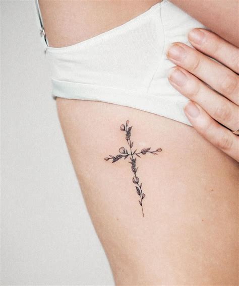 Tatuagens de Cruz: Expressões Poderosas de Fé e Devoção